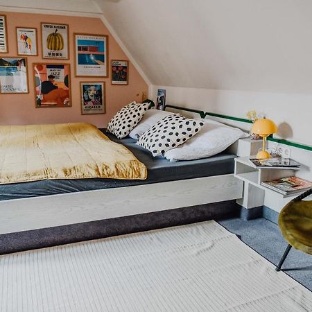 Sleepart Room For 3 Celle Kültér fotó